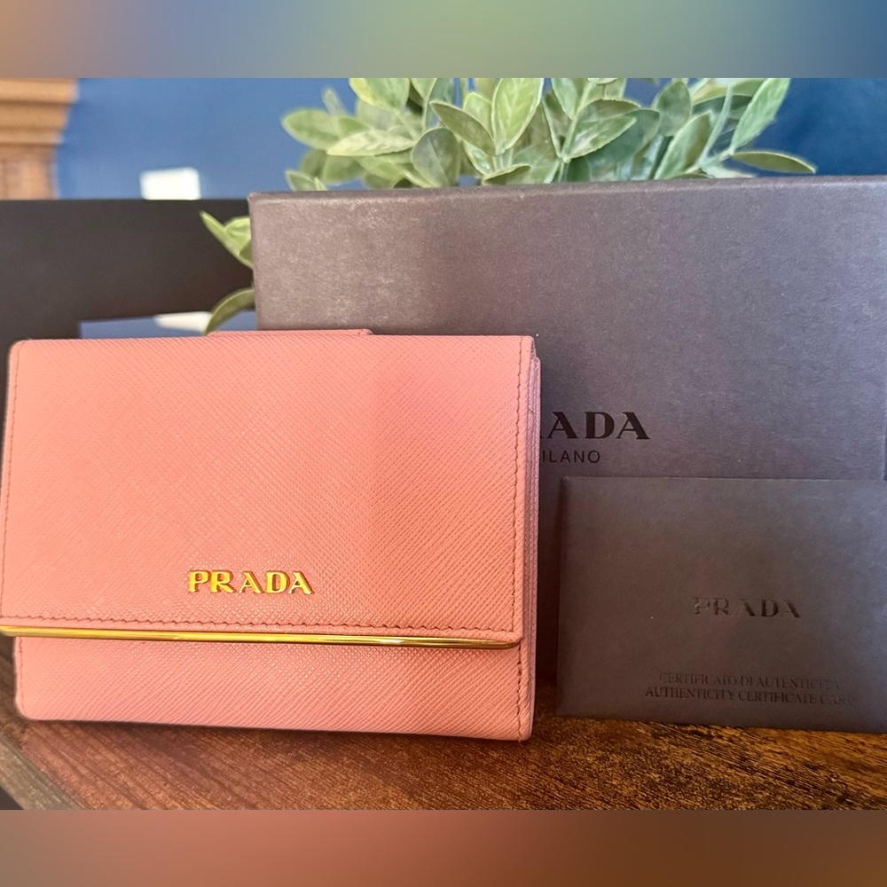 PRADA Full Inclusion NWOT Stunning Saffiano Leather and Gold Bar Wallet